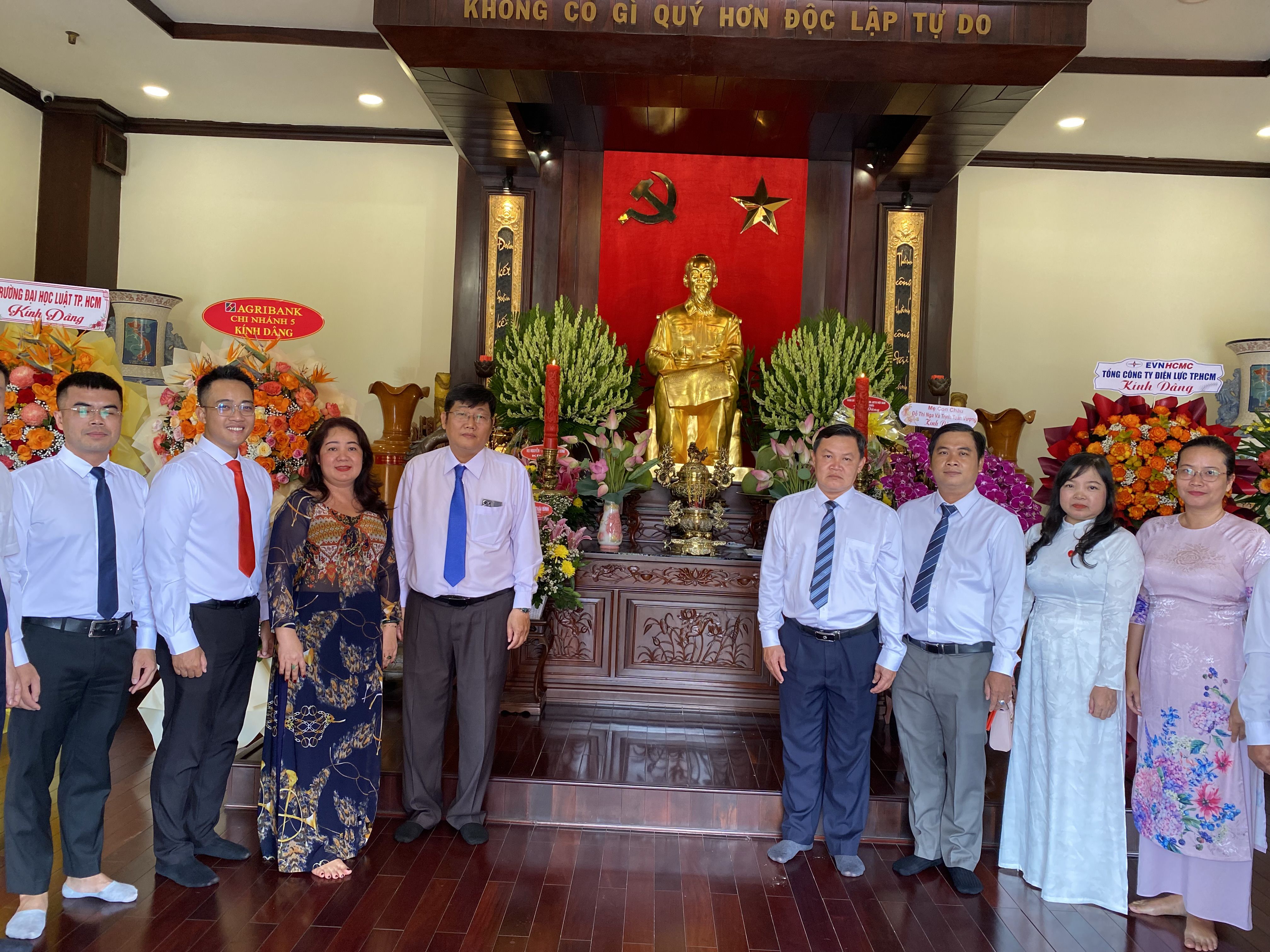 Dâng hương, dâng hoa tưởng niệm Chủ tịch Hồ Chí Minh và Chủ tịch Tôn Đức Thắng nhân kỷ niệm 80 năm Ngày Cách mạng Tháng Tám và Quốc khánh nước CHXH CN Việt Nam (2/9/1945 – 2/9/2025)
