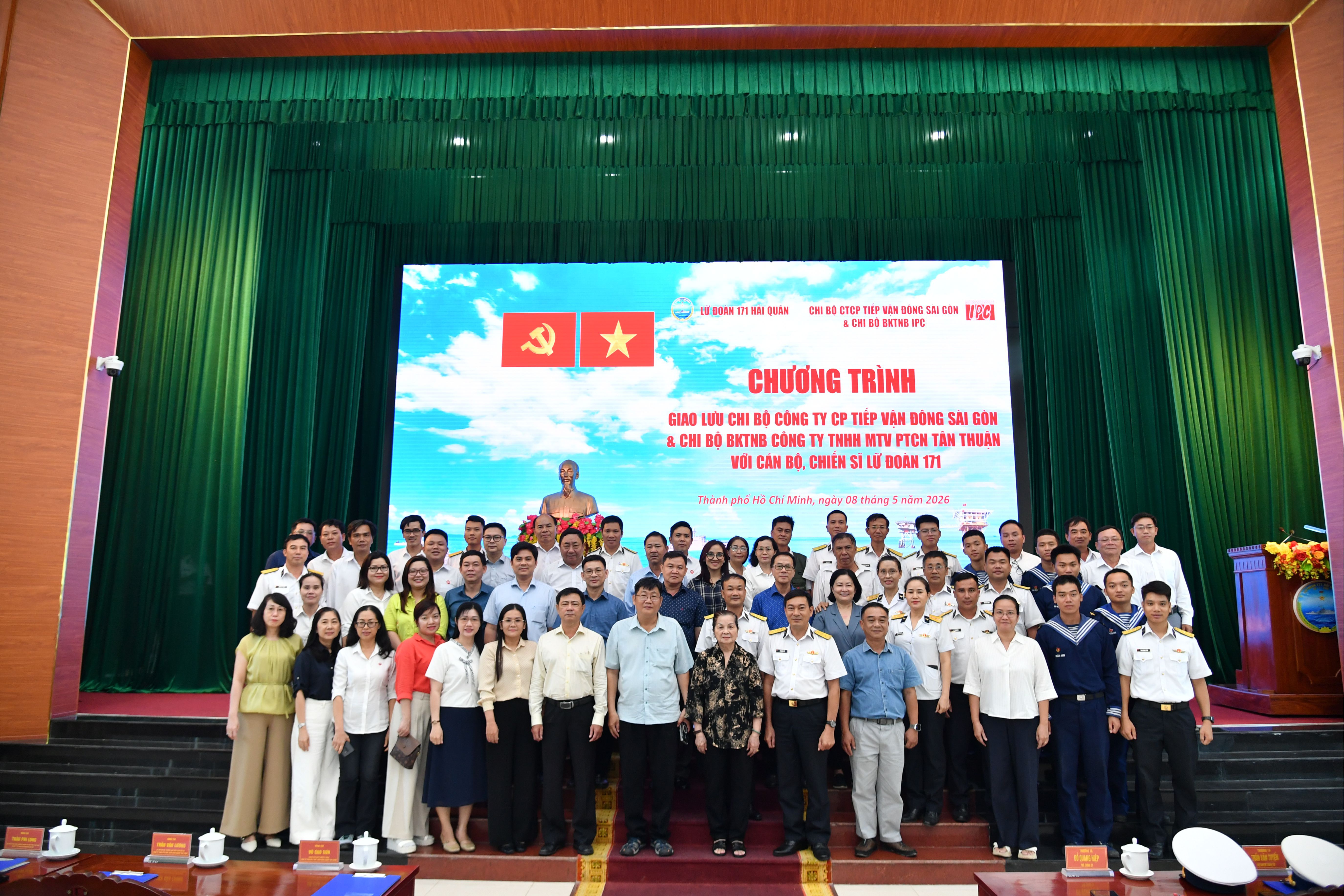 Chi bộ Ban Kiểm toán nội bộ và Chi bộ Công ty CP Tiếp vận Đông Sài Gòn (ESL) phối hợp thực hiện sinh hoạt chuyên đề tháng 5/2026 tại Lữ đoàn 171, Vùng 2 Hải quân Nhân dân Việt Nam