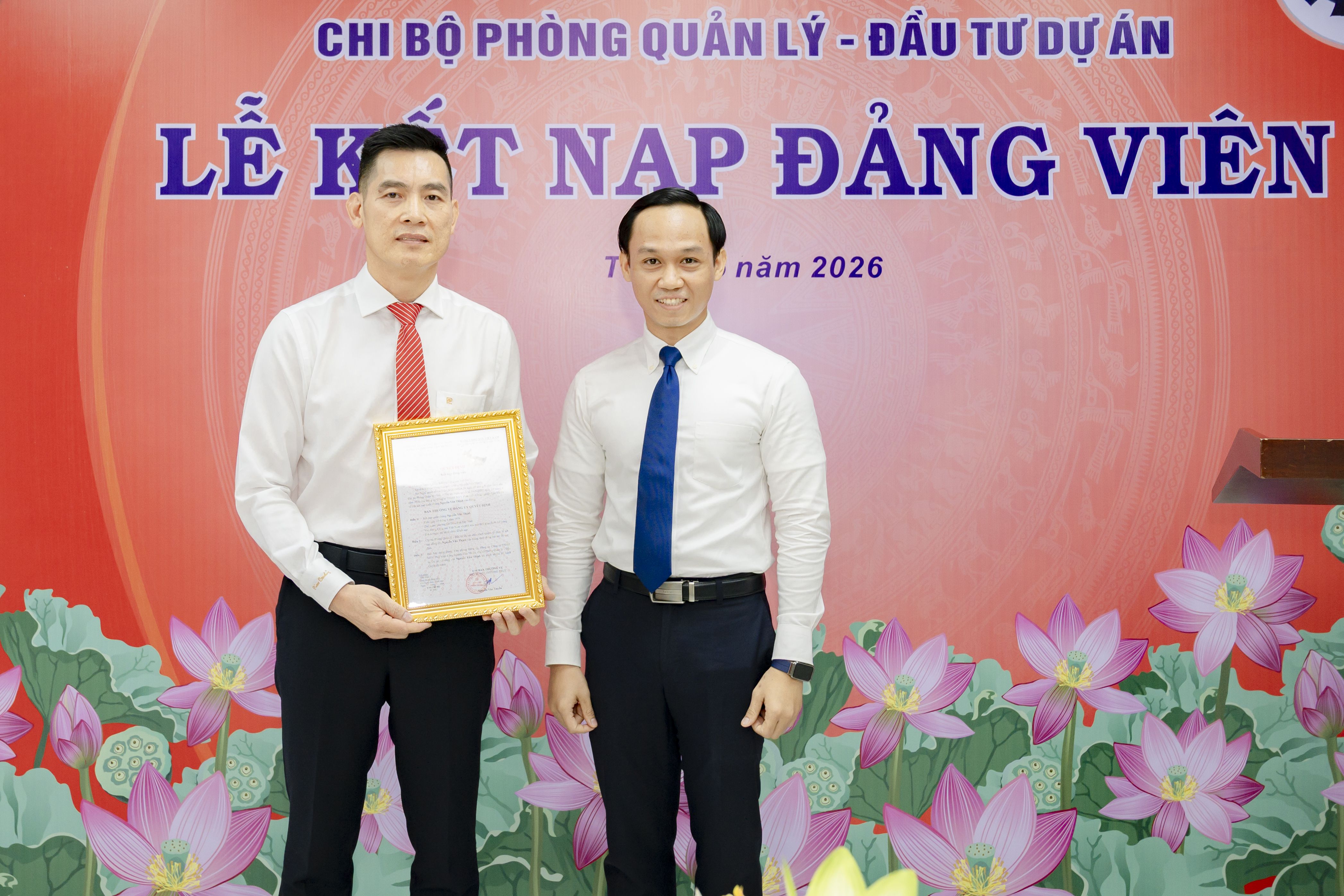 LỄ KẾT NẠP ĐẢNG VIÊN CHI BỘ PHÒNG QUẢN LÝ ĐẦU TƯ DỰ ÁN