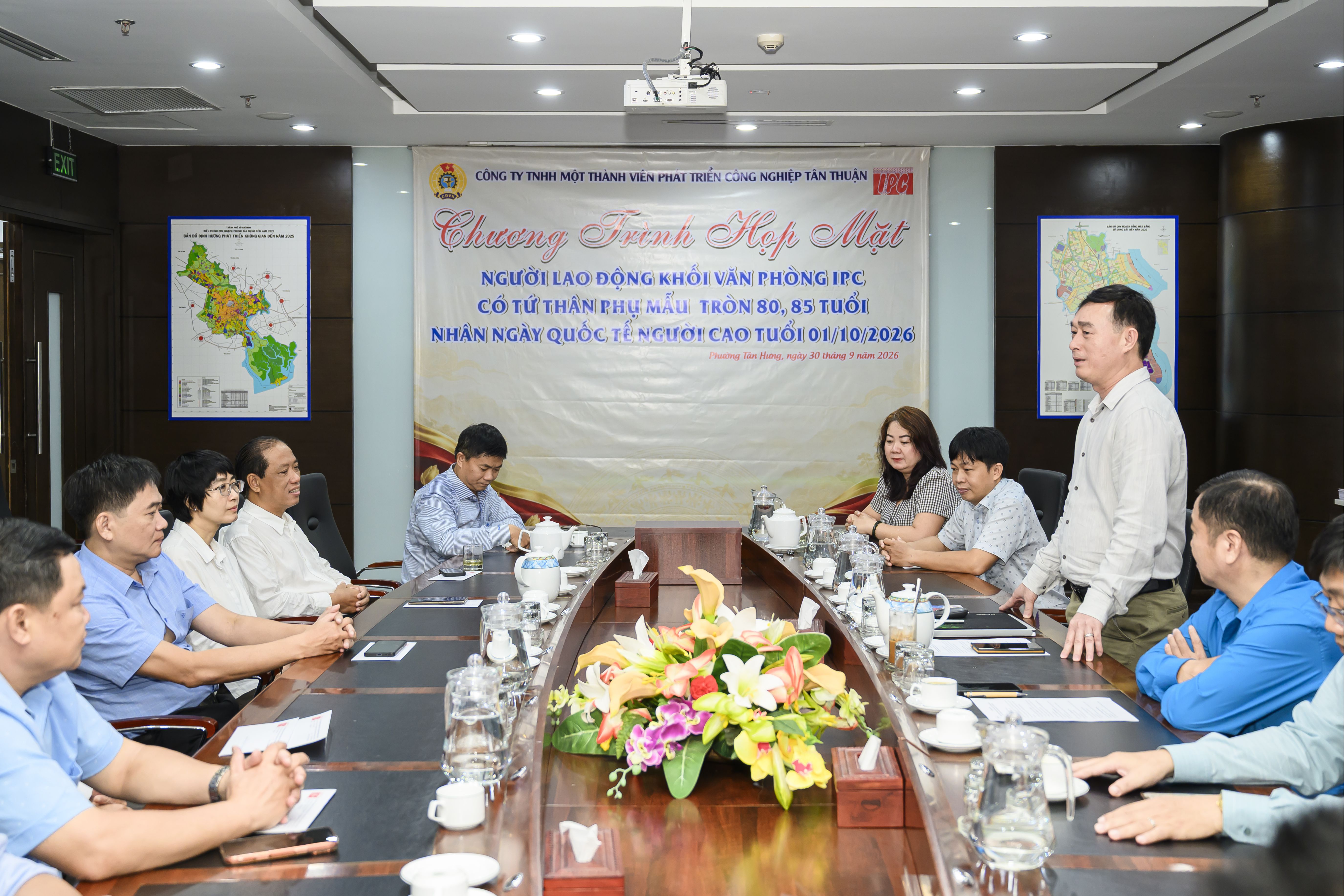 Công ty TNHH Một thành viên Phát triển Công nghiệp Tân Thuận tổ chức chương trình họp mặt người lao động khối văn phòng IPC có tứ thân phụ mẫu tròn 80, 85 tuổi nhân Ngày Quốc tế Người cao tuổi năm 2026
